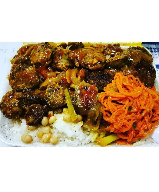 Riz, rougail saucisses, haricots blanc